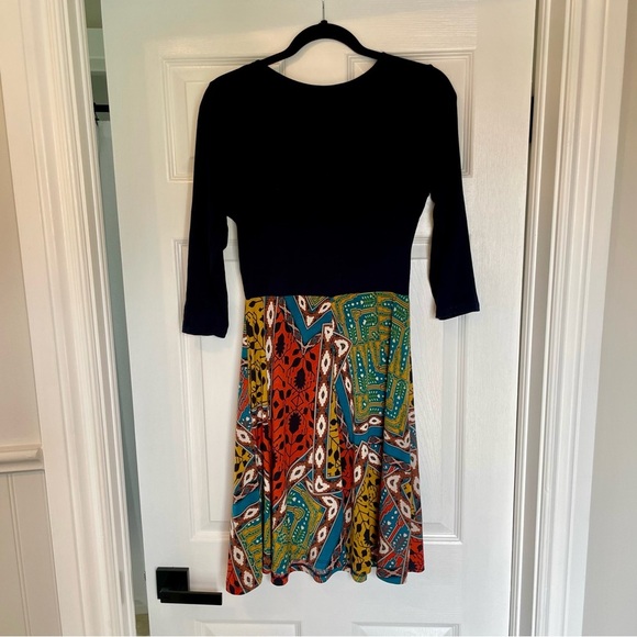 Gilli Navy and Red A-Line Dress with 3/4 Sleeves - Picture 4 of 8